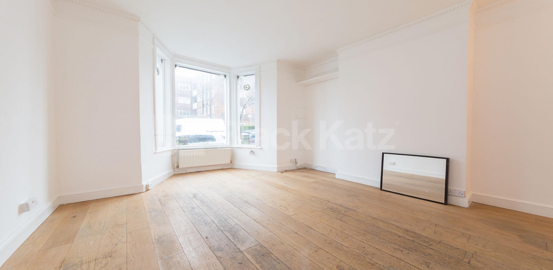 			4 Bedroom, 1 bath, 1 reception Flat			 Brewster Gardens, NORTH KENSINGTON